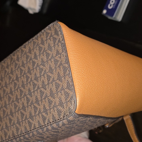 Authentic MICHAEL KORS Charlotte Large Logo and Leather Top-Zip Tote Bag - Picture 10 of 13